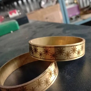 نمونه حک فایبر روی دستبند طلا
